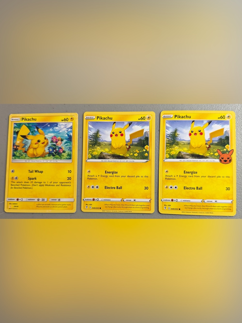 Pokémon TCG Pikachu Lot of 3 Evolving Skies 049/203 Halloween Pumpkin Stamp